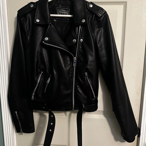 Levi's Women's Faux-Leather Belted Hem Moto Jacket - Picture 5 of 8